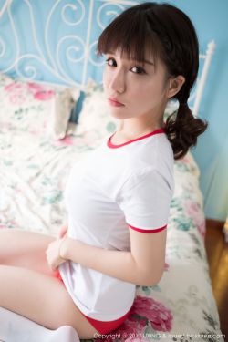 美女放屁